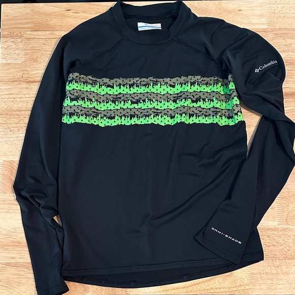 Columbia kids Black Rash Guard with Green Pattern - Picture 1 of 6